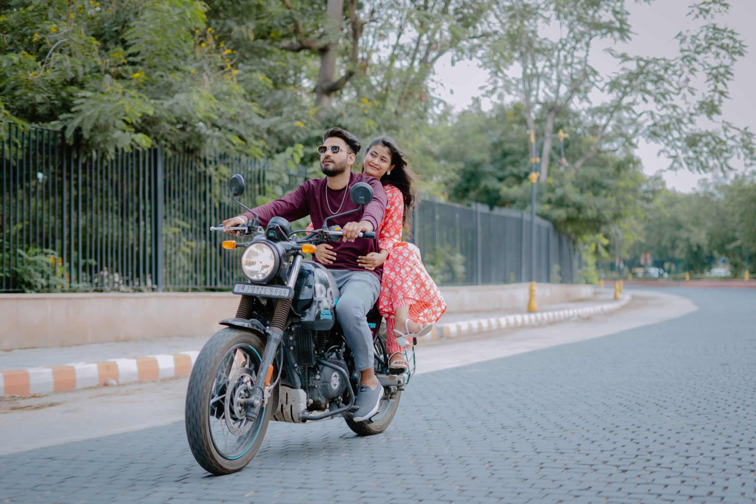 Jaipur Market Street pre wedding couple shoot